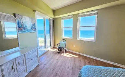 Surfclub Retreat 6th Floor Penthouse Corner! Wraparound Balcony! Ocean Views!