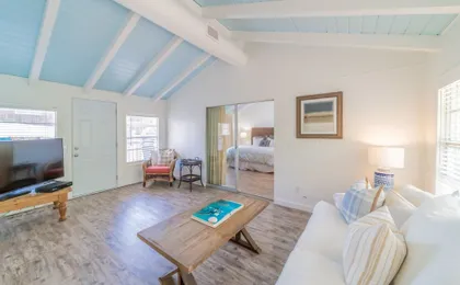 Cole Bin 3 Bedroom Home by RedAwning