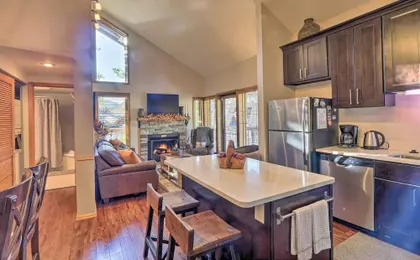 Spacious Breckenridge Condo: Walk to Ski Lifts!