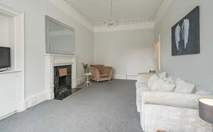 Chic 2 Bedroom Apartment Near Old Town