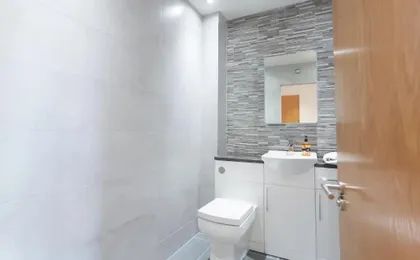 CITY CENTRE APARTMENT with Free Secure Underground Parking