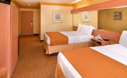H3 Inn & Suites - LAX Aiport - Los Angeles