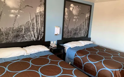 Super 8 By Wyndham Phoenix West