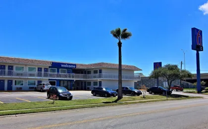 Motel 6 Corpus Christi East - North Padre