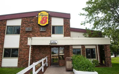 Super 8 by Wyndham Brooklyn Center/Mpls