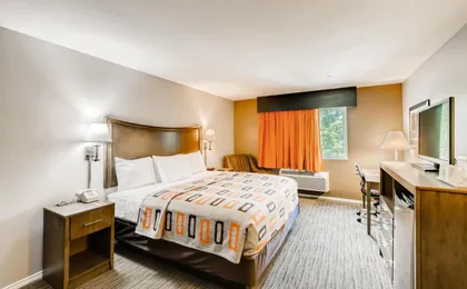 Orangewood Inn & Suites