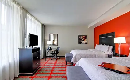 Hampton Inn & Suites Cincinnati-Downtown