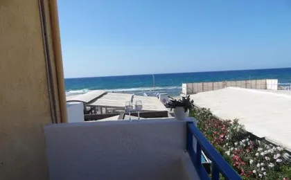 Mikes Beach Apartments & Studios
