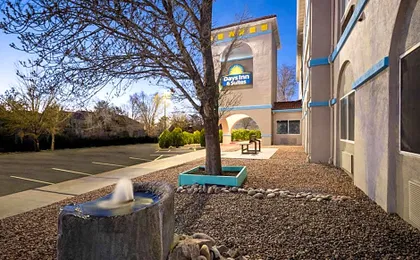 Days Inn & Suites by Wyndham Airport Albuquerque