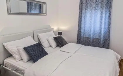 Urbana Villa Four Season