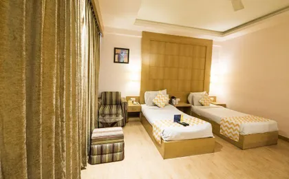 Oyo Townhouse O75309 Hotel Royal Cm