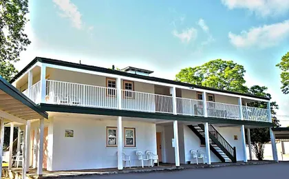 Peach Tree Inn & Suites