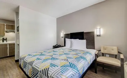 Studio 6 Dallas South Arlington