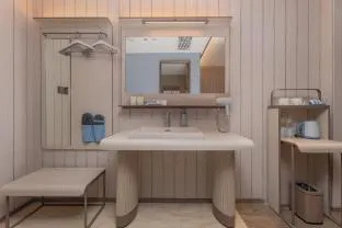 Hanting Hotel Nanjing South Station Mingfa Plaza Metro Station