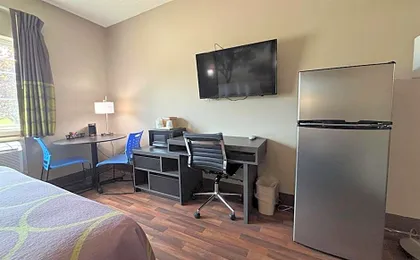 Super 8 by Wyndham Grayville