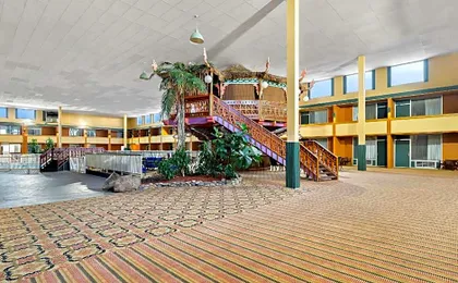 Suburban Studios, Kearney