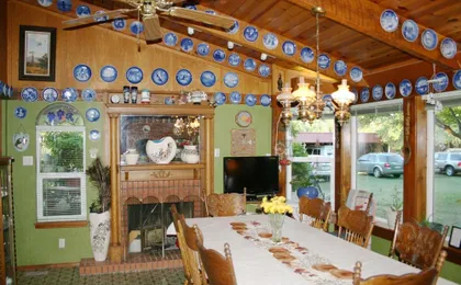 Red Horse Vineyard Bed & Breakfast