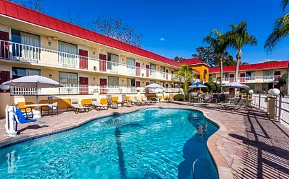 Days Inn & Suites by Wyndham Port Richey
