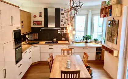 Top Wohnung in Stadtvilla mit Terrasse und Garten