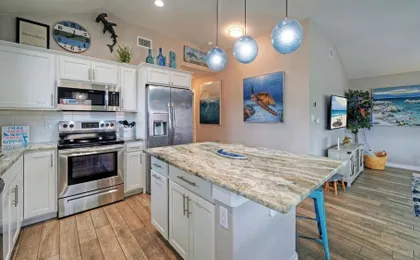 Tickle My Fansea by Avantstay Mins to Shore + Private Pool + Lounge Stylish Beach House