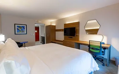 Holiday Inn Express & Suites Arlington North Stadium Area By IHG