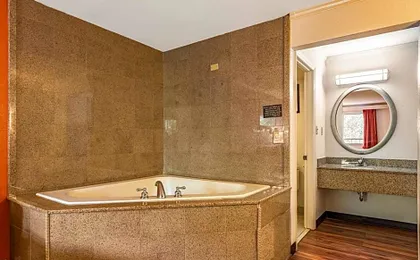 Motel 6 Gatlinburg, TN - Smoky Mountains