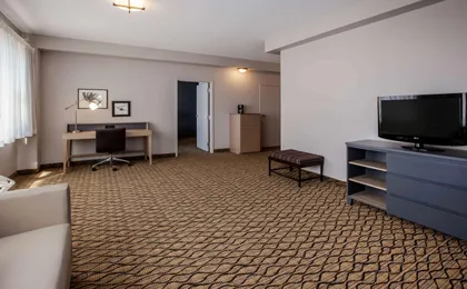 Days Inn & Suites By Wyndham Rochester Hills Mi