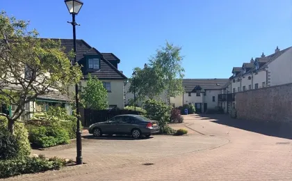 Wellingtonia Court Apartment
