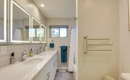 Private Hot Tub & Sauna: Saulsbury Guest House