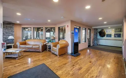 Pinedale Hotel & Suites