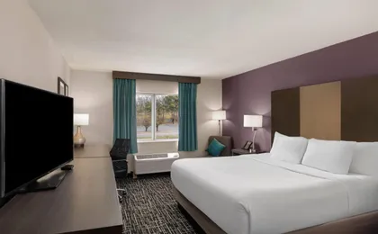 La Quinta Inn & Suites by Wyndham Fayetteville