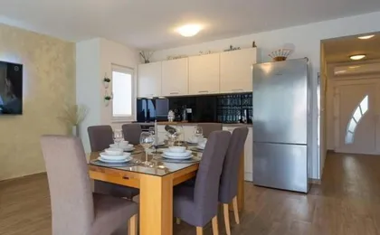 Family-Friendly Apartments with Swimming Pool Businci, Ciovo - 21999