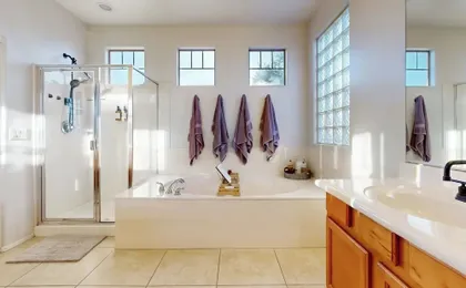 Hot Tub & Game Room: Poolside Paradise in Phoenix!