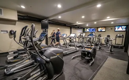 Bridges Townhome 5 Large, Remodeled Mountain View Townhome with Private Jacuzzi, Steps to Eagle Lodge by RedAwning