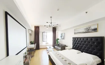 Spring Breeze Hotel (Chuhe Han Street SKP Branch)