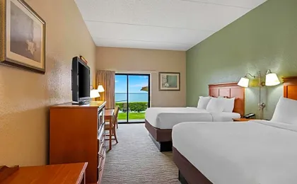 Beachfront Hotel Houghton Lake