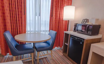 Howard Johnson by Wyndham Anaheim Hotel & Water Playground