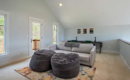 Private Retreat w/ Hot Tub, Amazing Views, Game Room Silver Spoon by Avantstay