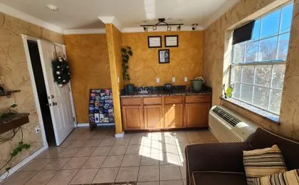 Benbrook Inn & Suites by OYO Fort Worth I-20