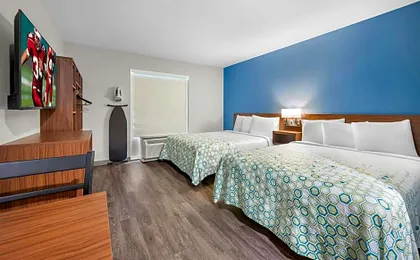 HomeTowne Studios by Red Roof Fort Myers