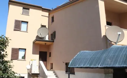 Apartman 100m2, full opremljen, privatni parking.