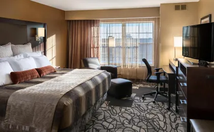 Clubhouse Hotel & Suites