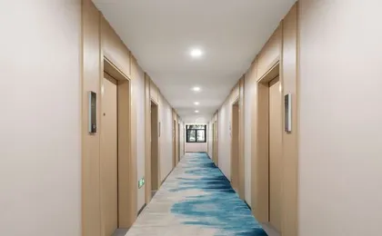 Yinuo Zhenpin Hotel (Shisanhang Clothing Wholesale Market Shangxiajiu Pedestrian Street Branch)