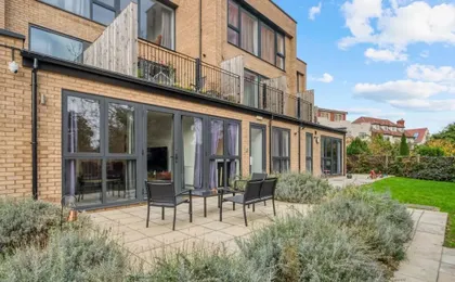 3-bed 2-bath Wembley Apartment With Free Parking