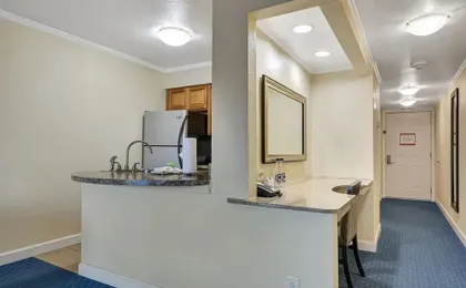 Waterfront Resort Condo Balcony Heated Pool