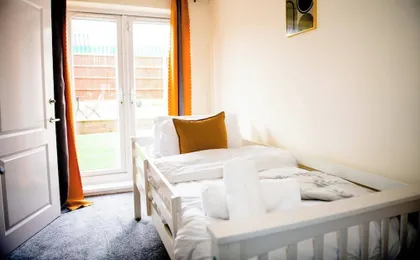 House - Sleeps 7 - Parking - 10min Drive to Centre