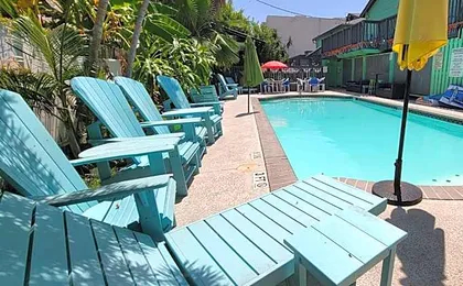 Upper Deck Hotel and Bar - Adults Only