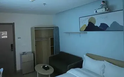 Shenzhen Time E-sports Hotel (Shenzhen Vocational College Xili Subway Station)