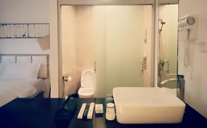 Hidden Garden Youth Hostel -Oriental Pearl &Lujiazui -Garden Social Area -Bar -Café -Free Laundry Luggage Storage -24H Front Desk -English Service