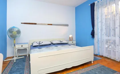 Apartments And Rooms with Parking Space Makarska - 18028